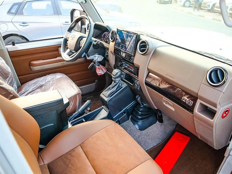 2025 Toyota Land Cruiser 70 DLX 4.0L -Door Hardtop Full Option Silver Tan