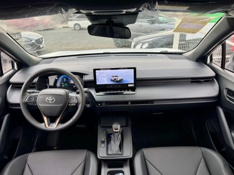 Toyota Corolla Cross Facelift 2.0L HEV FWD 2025 White Black