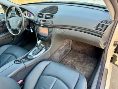 2004 Mercedes-Benz E 500 5.0 liters V8 Engine White Black