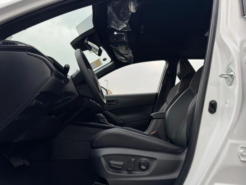 Toyota Corolla Cross Facelift 2.0L HEV FWD 2025 White Black