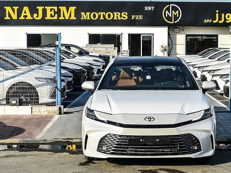 2025 Toyota Camry GREND 2.5L 4 Cylinder Engine GCC White Tan