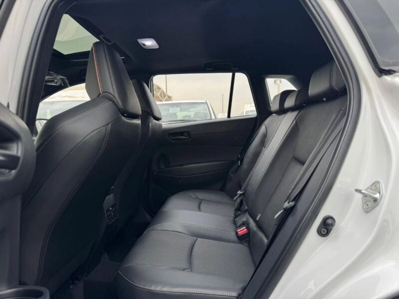 Toyota Corolla Cross Facelift 2.0L HEV FWD 2025 White Black