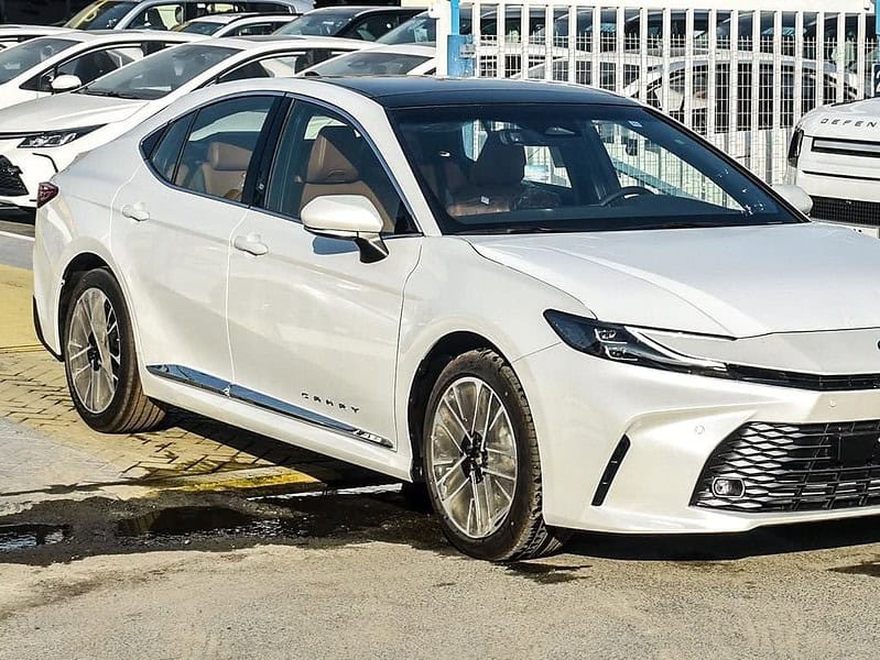 2025 Toyota Camry GREND 2.5L 4 Cylinder Engine GCC White Tan