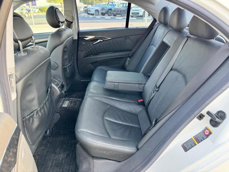 2004 Mercedes-Benz E 500 5.0 liters V8 Engine White Black