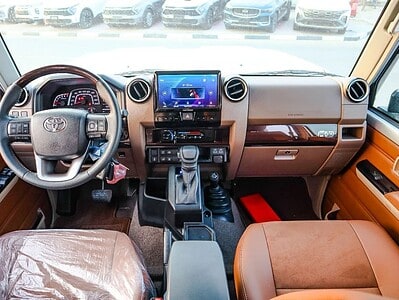 2025 Toyota Land Cruiser 70 DLX 4.0L -Door Hardtop Full Option Silver Tan