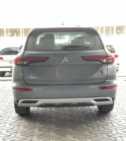 2024 Mitsubishi Outlander 2.5 litre 4 Cylinder Engine Silver Beige