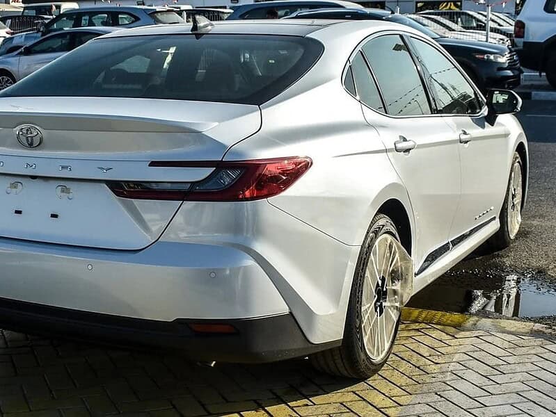 2025 Toyota Camry GREND 2.5L 4 Cylinder Engine GCC White Tan
