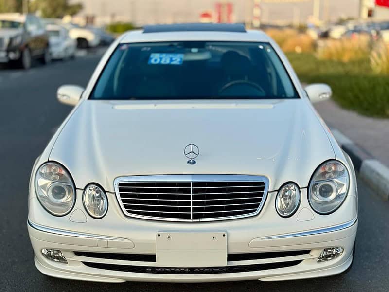 2004 Mercedes-Benz E 500 5.0 liters V8 Engine White Black