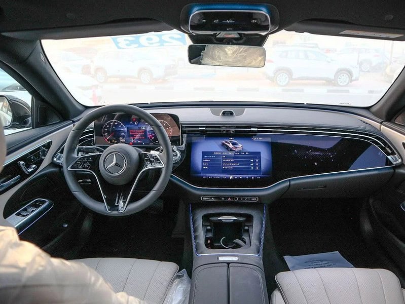 2025 Mercedes-Benz E200 2.0L Inline-4 Turbocharged Gasoline Black Beige