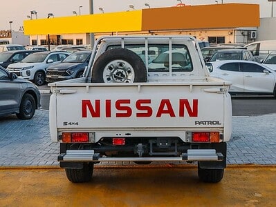 2020 Nissan Patrol Pickup Nissan Patrol 4.8L 6 Cylinder Engine White Grey