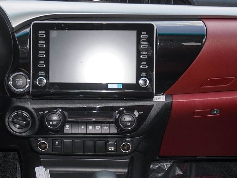 2025 Toyota Hilux GLX-S SR5 2.7L 4 Cylinder Engine GCC White Burgundy