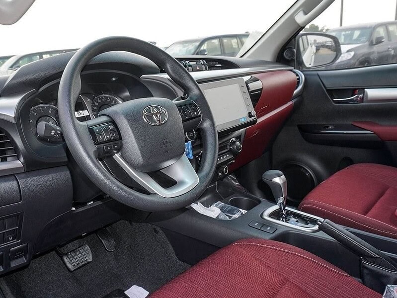 2025 Toyota Hilux GLX-S SR5 2.7L 4 Cylinder Engine GCC White Burgundy