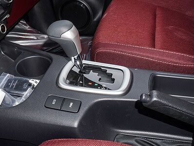 2025 Toyota Hilux GLX-S SR5 2.7L 4 Cylinder Engine GCC White Burgundy