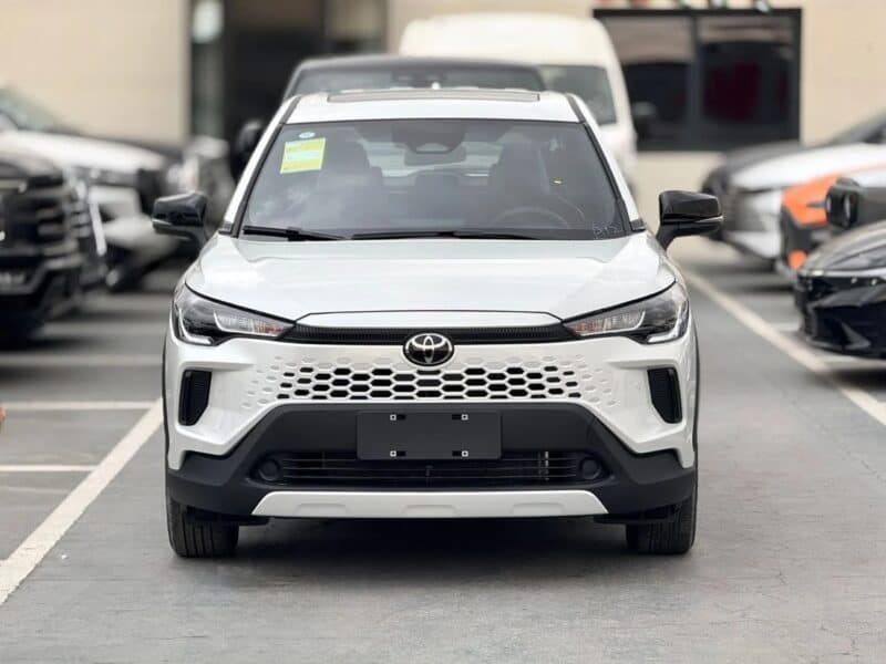 Toyota Corolla Cross Facelift 2.0L HEV FWD 2025 White Black