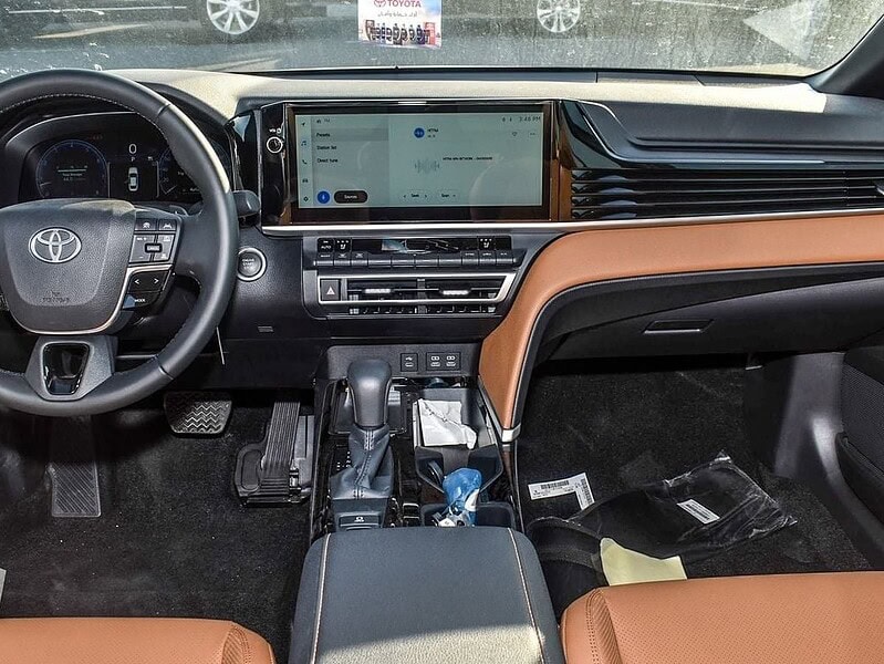 2025 Toyota Camry GREND 2.5L 4 Cylinder Engine GCC White Tan