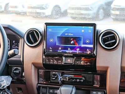 2025 Toyota Land Cruiser 70 DLX 4.0L -Door Hardtop Full Option Silver Tan