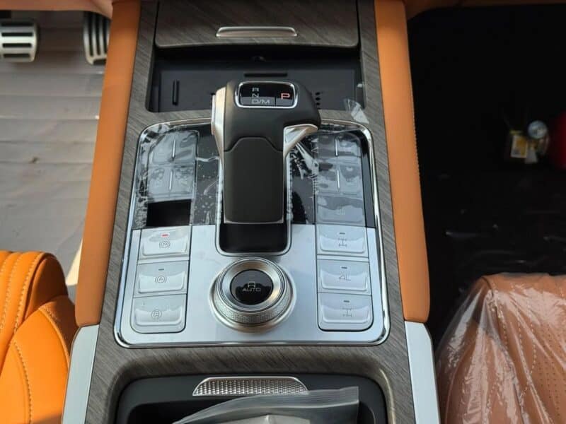 Tank 500 3.0L Petrol V6 4WD 2026 GCC Specs Black Tan