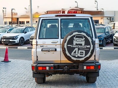 2025 Toyota Land Cruiser 70 DLX 4.0L -Door Hardtop Full Option Silver Tan