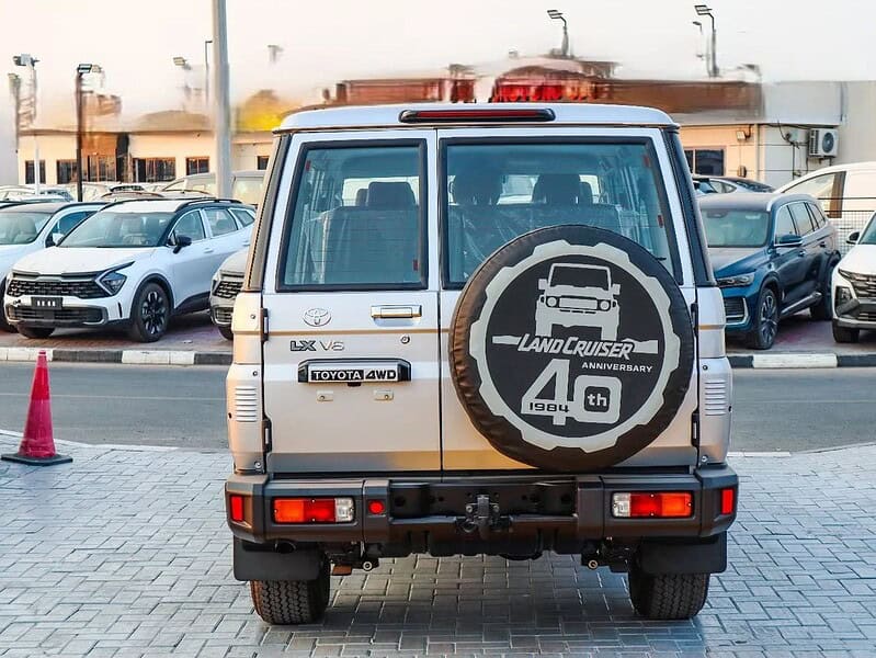 2025 Toyota Land Cruiser 70 DLX 4.0L -Door Hardtop Full Option Silver Tan