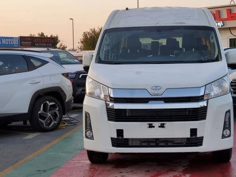 Toyota Hiace Commuter GL 2.8 litre MT Diesel 2026 White Grey
