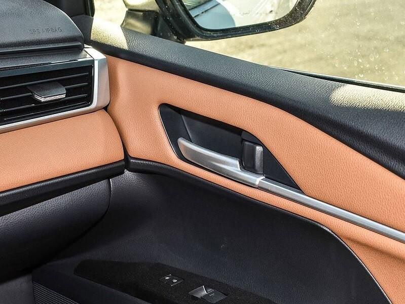 2025 Toyota Camry GREND 2.5L 4 Cylinder Engine GCC White Tan