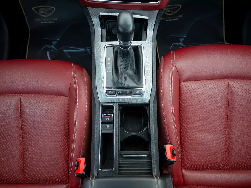 2022 MG RX5 Luxury 1.5 litre 4 Cylinder Engine GCC Specs Silver Brown