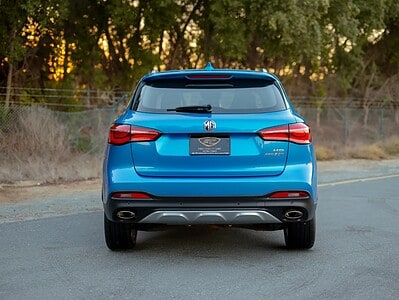 2021 MG HS Luxury 2.0L 4 Cylinder Engine GCC Specs Blue Red