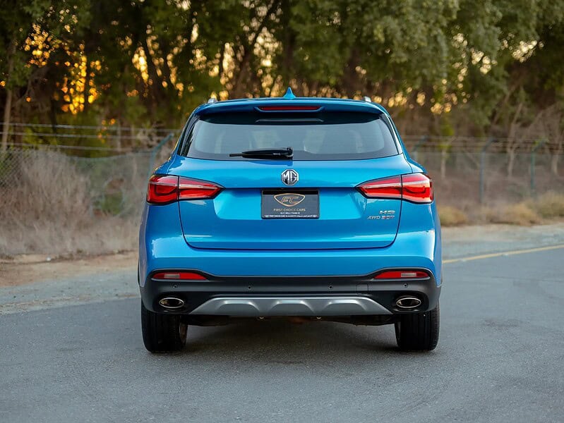 2021 MG HS Luxury 2.0L 4 Cylinder Engine GCC Specs Blue Red