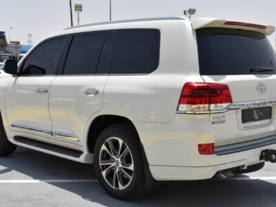 Toyota Land Cruiser VXR Grand Touring S 2020 Four-Wheel Drive