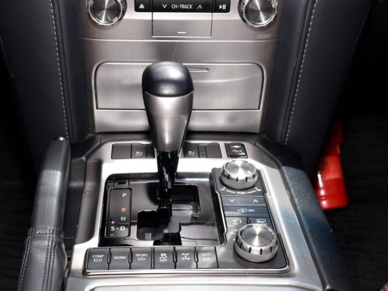 Toyota Land Cruiser VXR Grand Touring S 2020 Four-Wheel Drive