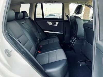 2011 Mercedes-Benz GLK-Class GLK 300 4matic Neat and Clean Car White Black