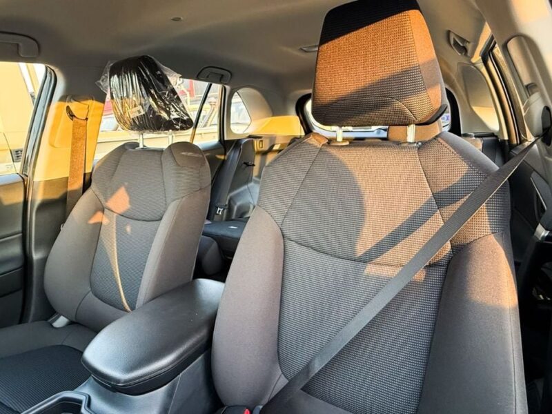 2025 Toyota RAV 4 2.0L Inline Cylinder Front Wheel Drive Black