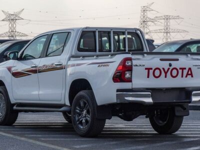 2025 Toyota Hilux GLX-S SR5 2.7L 4 Cylinder Engine GCC White Burgundy