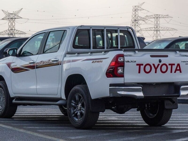 2025 Toyota Hilux GLX-S SR5 2.7L 4 Cylinder Engine GCC White Burgundy