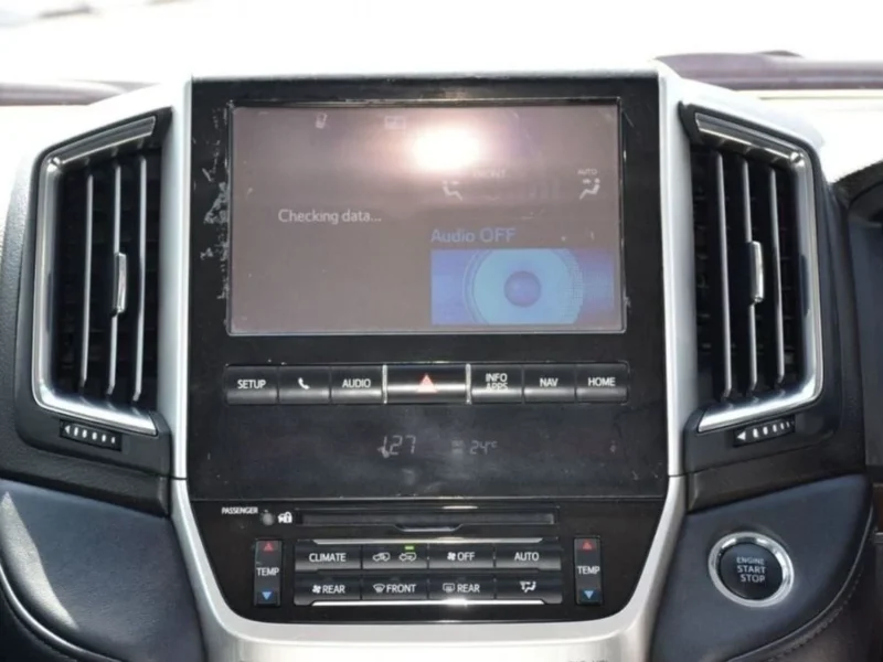 2017 Toyota Land Cruiser 4.5 litre 8 Cylinder Engine RHD White Grey