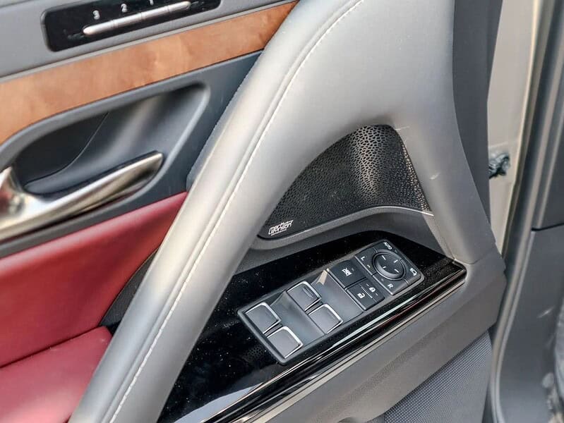 2025 Lexus LX 600 Signature 3.5 litre 6 Cylinder Engine Silver Red