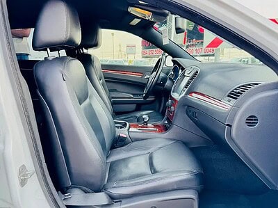 2012 Chrysler 300C Limited 6 Cylinder Engine CLEAN CAR White Black