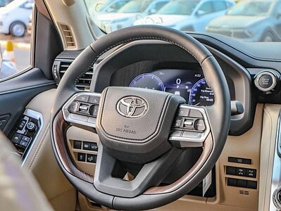 2025 Toyota Land Cruiser Toyota Land Cruiser 300 Series VXR 4.0L Black Beige