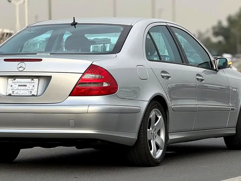 2005 Mercedes-Benz E-Class E 500 8 Cylinder Engine CLEAN CAR Silver Black