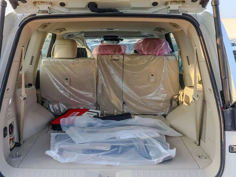 2025 Toyota Land Cruiser VXR 3.5L Twin-Turbo V6 GCC Specs White Beige