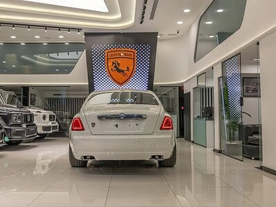 2010 Rolls-Royce Ghost GCC Specs Super Mint Condition White Red