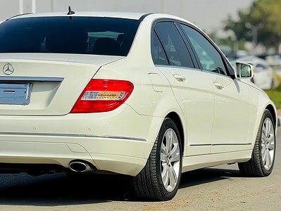 2010 Mercedes-Benz C-Class C300 6 Cylinder Engine White Black Clean Car