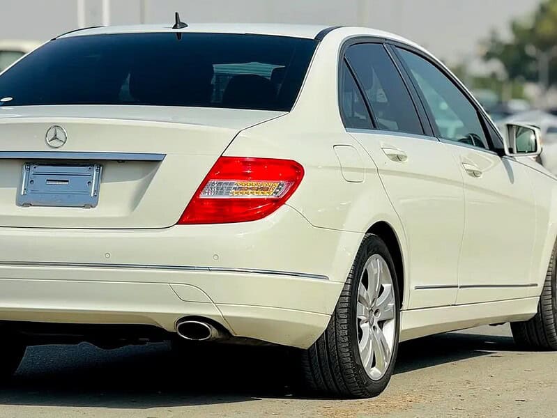 2010 Mercedes-Benz C-Class C300 6 Cylinder Engine White Black Clean Car