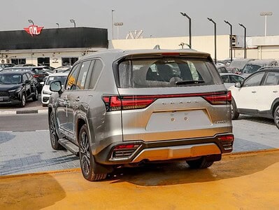 2025 Lexus LX 600 Signature 3.5 litre 6 Cylinder Engine Silver Red