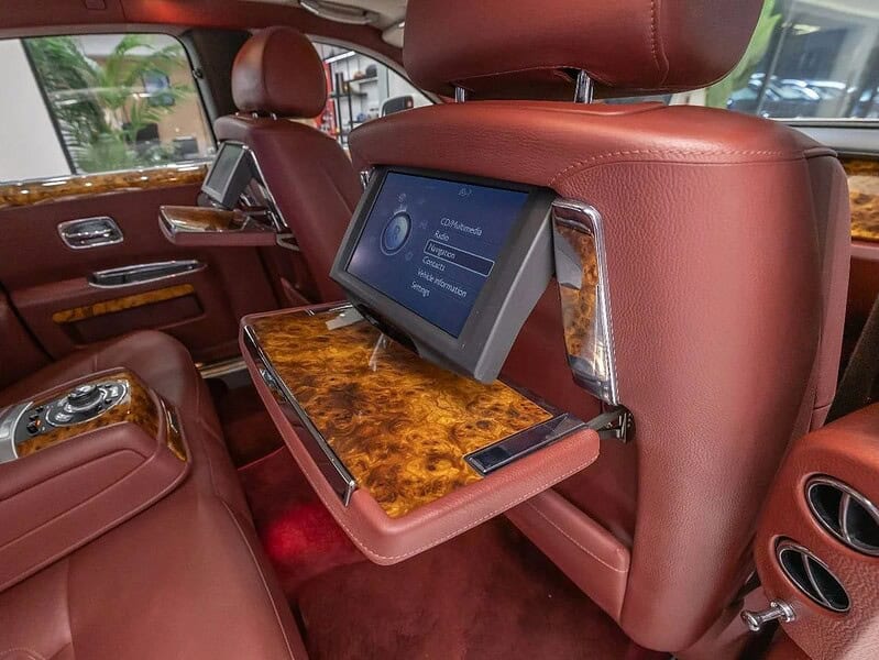 2010 Rolls-Royce Ghost GCC Specs Super Mint Condition White Red