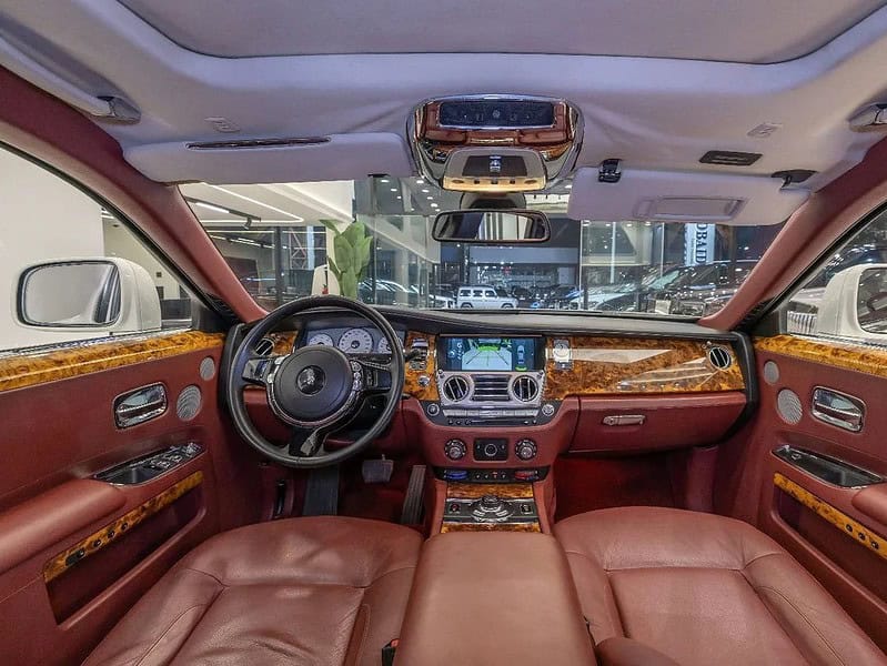 2010 Rolls-Royce Ghost GCC Specs Super Mint Condition White Red