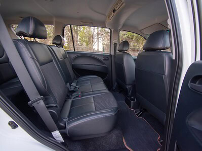 2020 CMC Z7 Standard 4 Cylinder Engine FWD GCC Specs White Black