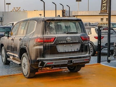 2025 Toyota Land Cruiser Toyota Land Cruiser 300 Series VXR 4.0L Black Beige