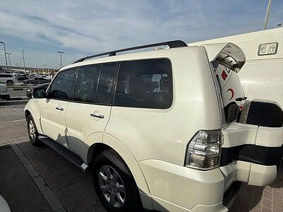 2016 Mitsubishi Pajero Std 3.5L 6 Cylinder Engine GCC Specs White Beige