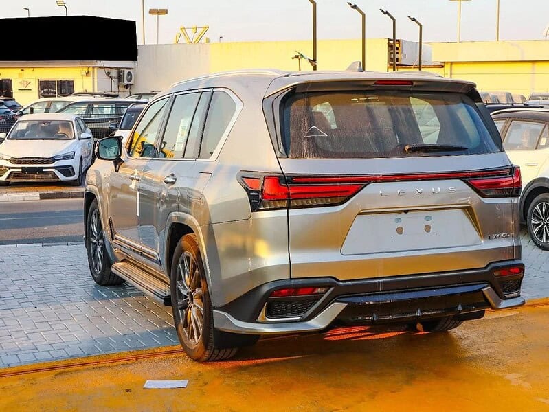 Lexus LX 600 F-Sport 3.5L 2025 Lexus LX 600 F-Sport Silver Red GCC Specs